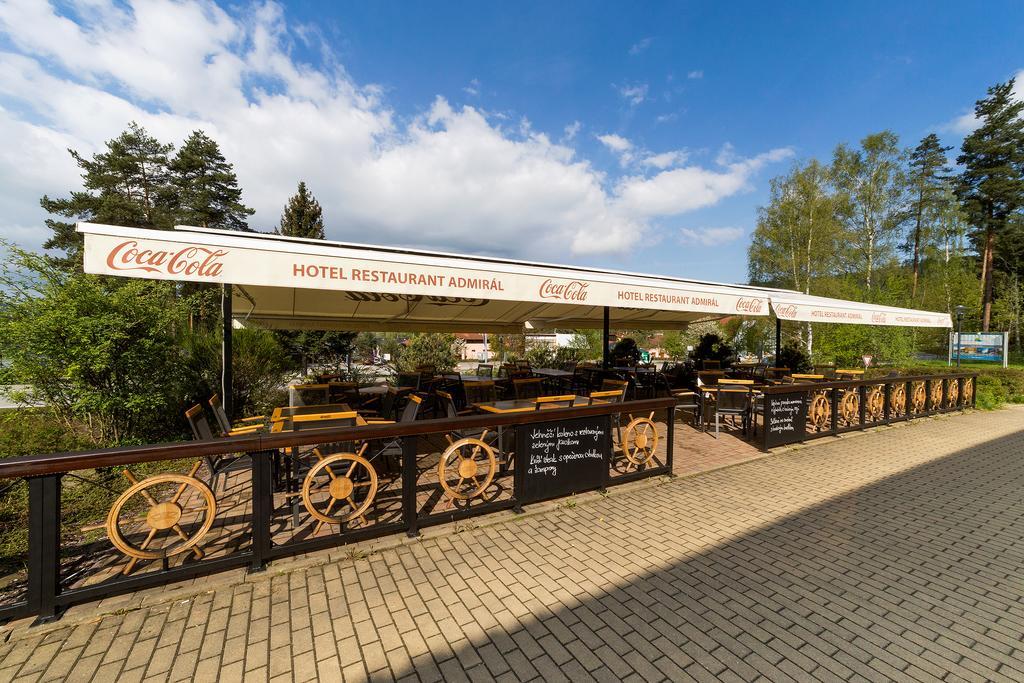 Hotel Admiral Lipno nad Vltavou Bagian luar foto
