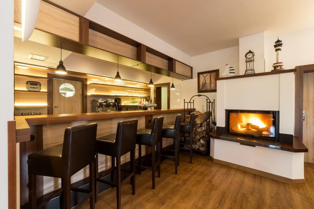 Hotel Admiral Lipno nad Vltavou Bagian luar foto